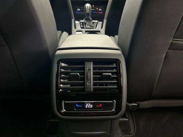Fahrzeugabbildung Volkswagen Passat Variant Elegance DSG AHK Navi Rline