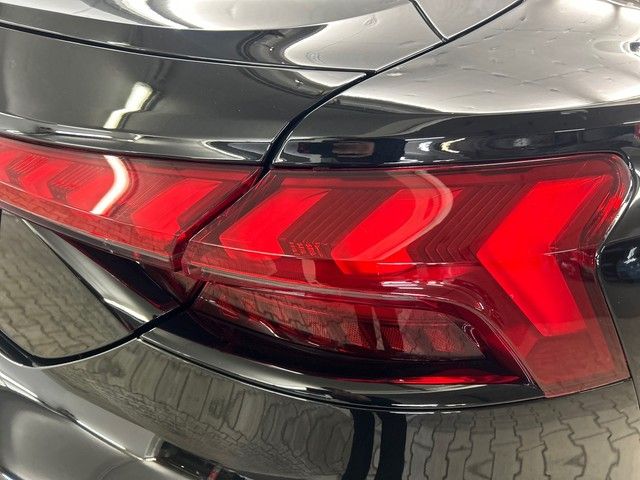 Fahrzeugabbildung Audi e-tron GT Optikpaket schwarz #Assistenzpaket