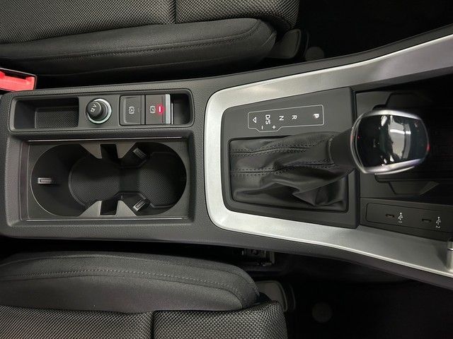 Fahrzeugabbildung Audi Q3 S line Navi Glasdach AHK Optikpaket