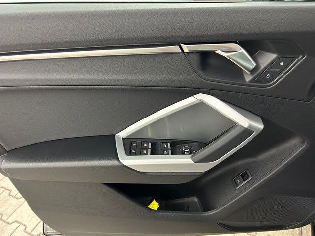 Fahrzeugabbildung Audi Q3 S line Navi Glasdach AHK Optikpaket