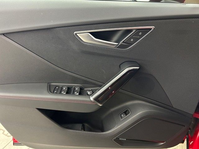 Fahrzeugabbildung Audi Q2 S line Quattro Glasdach Matrix LED #megaOptik