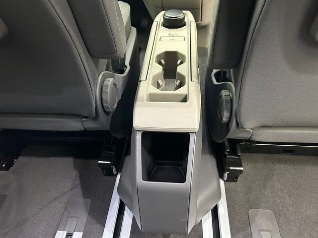 Fahrzeugabbildung Volkswagen T7 Multivan  7 Sitzer DSG RearView