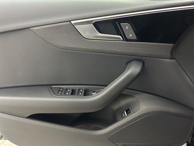 Fahrzeugabbildung Audi A4 Avant S line Glasdach AHK Assistenzpaket