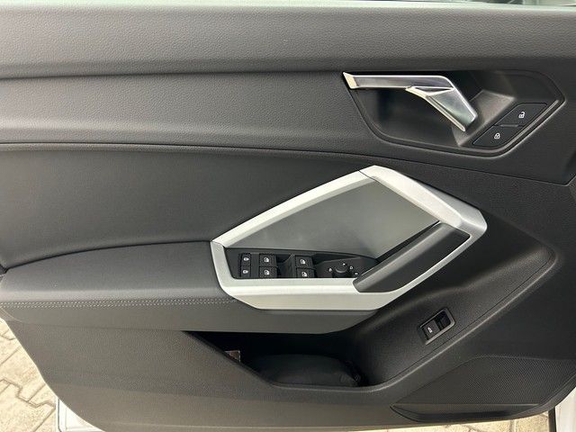 Fahrzeugabbildung Audi Q3 35TFSI LED AHK NAVI KAMERA OPTK SCHWARZ