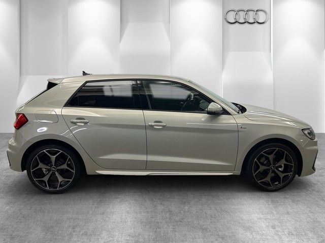 Fahrzeugabbildung Audi A1 Sportback S line LED Einparkhilfe Optikpaket